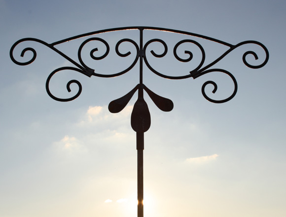 7644aaebc26d891d6ecba5dd21c32c3e Blumenampel /Laternen-Stab