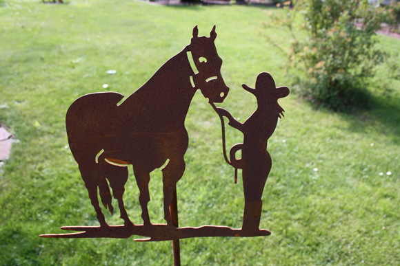 771d0cdcf242bdbfa4d4ef3431a8c2b3 Edelrost Gartenstecker Pferd mit Reiterin