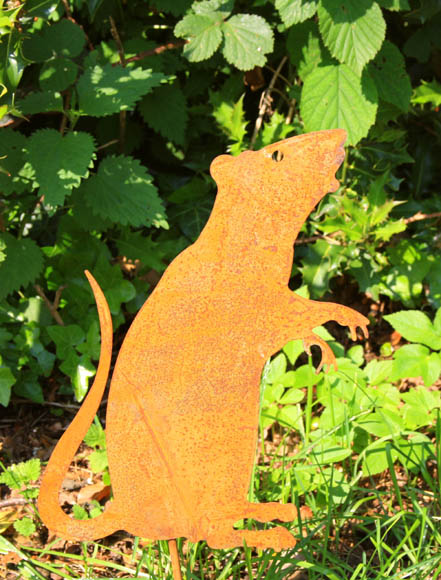 7b18df21948e625418a6facceb2090ce Rostoptik Gartenstecker Ratte