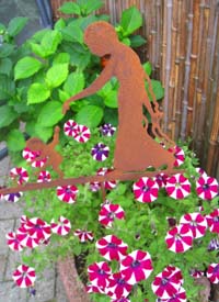 86c6e21c7384193eaa8bce020637f2be Edelrost Gartenstecker Mutter mit Kind