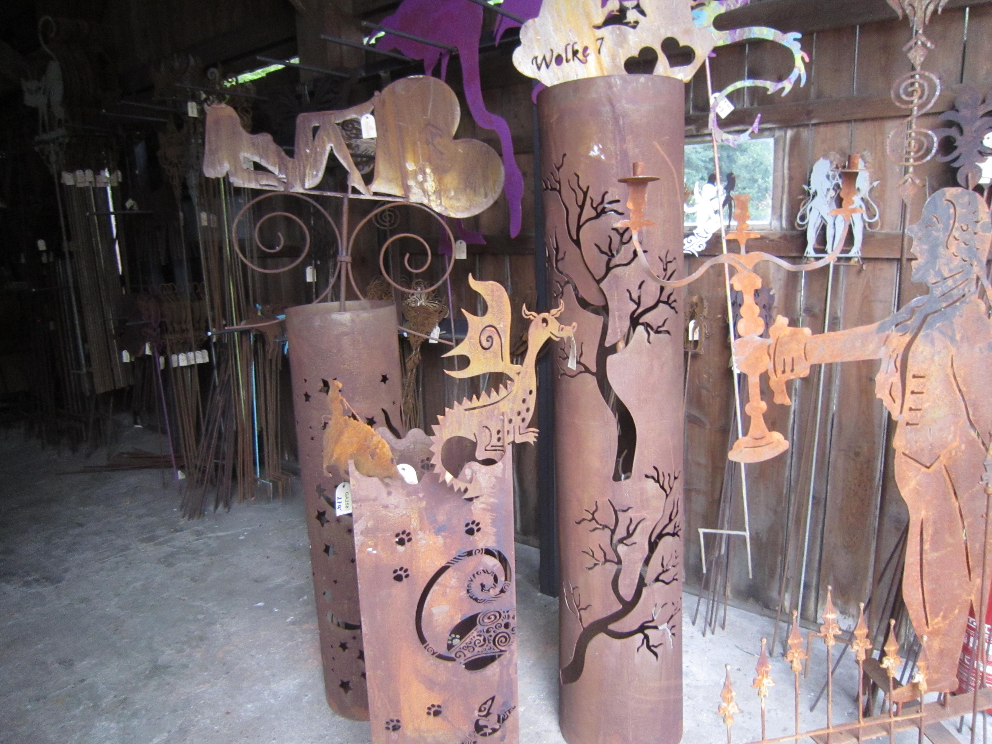 Gartendeko aus Metall im Außenbereich